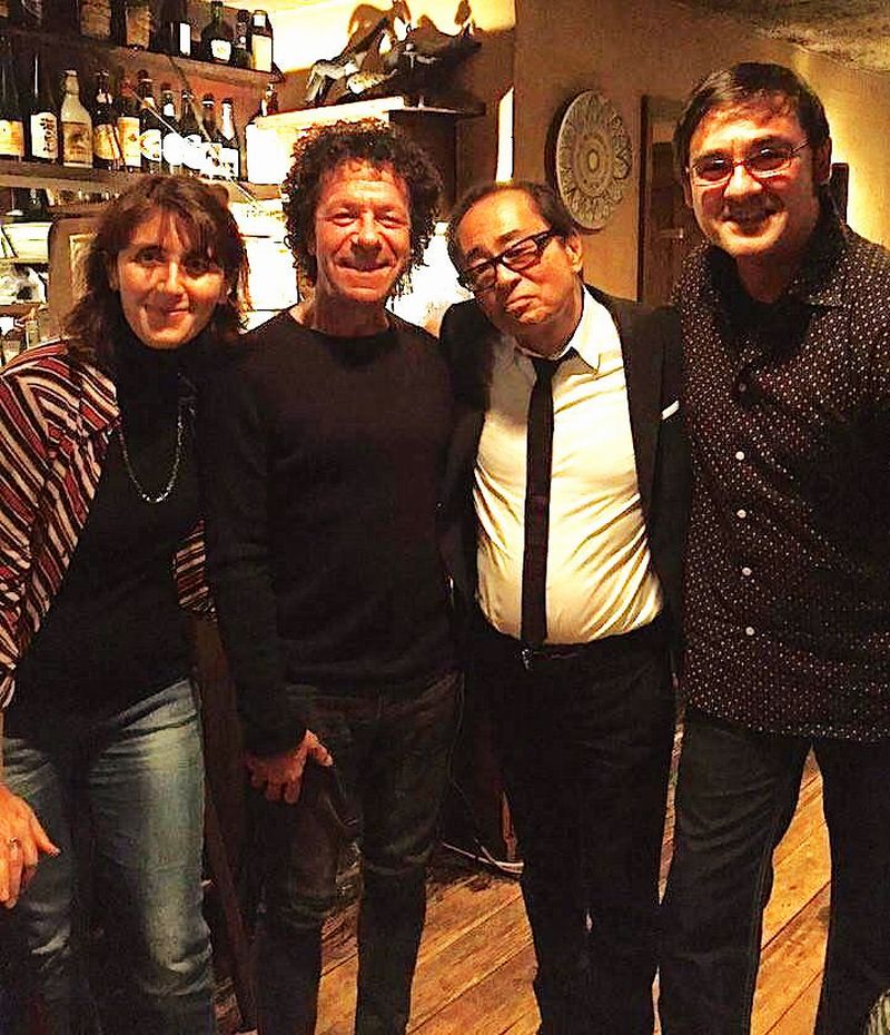 Andrea Yuu e Cristina con i mitici Yuji Ohno e Tommy Snyder (cantante di ''Super Hero'').jpg